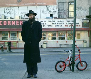 Бейне: мас әйелді есекке сиғызды