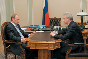 Премьер-министр РФ Владимир Путин и министр образования и науки Андрей Фурсенко